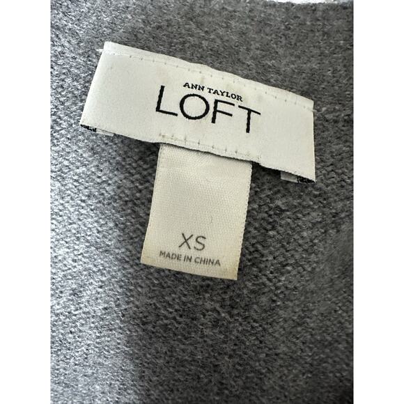 ANNE TAYLOR LOFT Women’s Gray V-Neck Button-Down Sweater Cardigan Wool Blend XS - Picture 5 of 7
